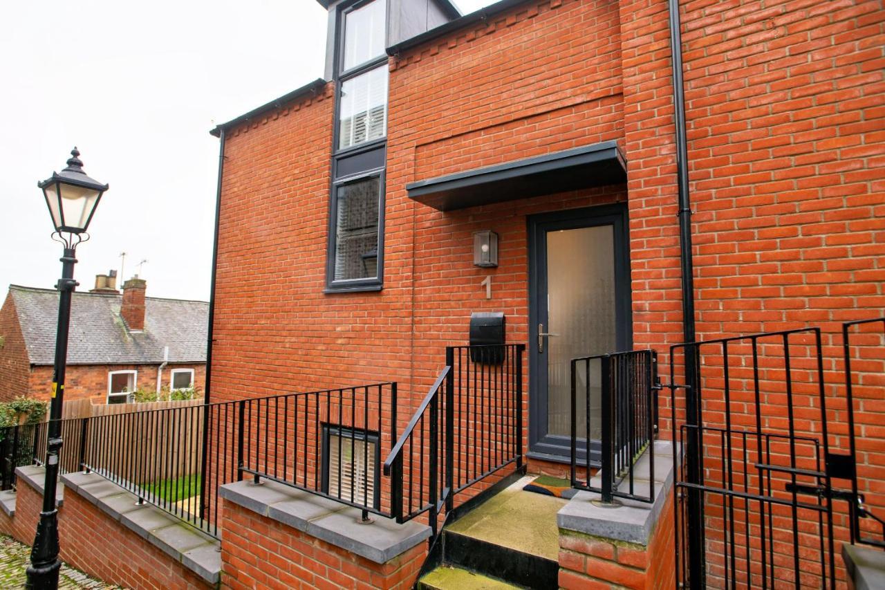 Number One On The Hill Villa Lincoln Exterior photo